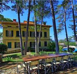 6 bedroom villa with large pool and tennis court near Arezzo, Southern Tuscany, sleeps 12